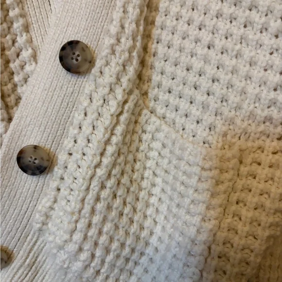 Madewell Waffle-Knit V-Neck Cardigan, relaxed boxy fit - Picture 5 of 6